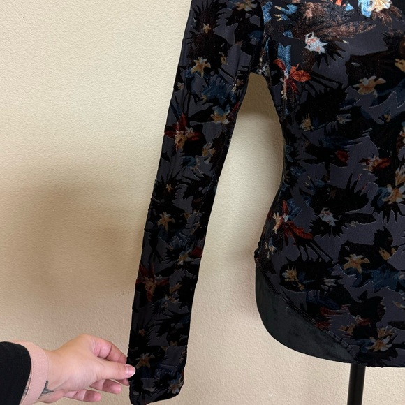 ASTR top women small long sleeve vneck shoulder pad velvet detail bodysuit black - Picture 3 of 11